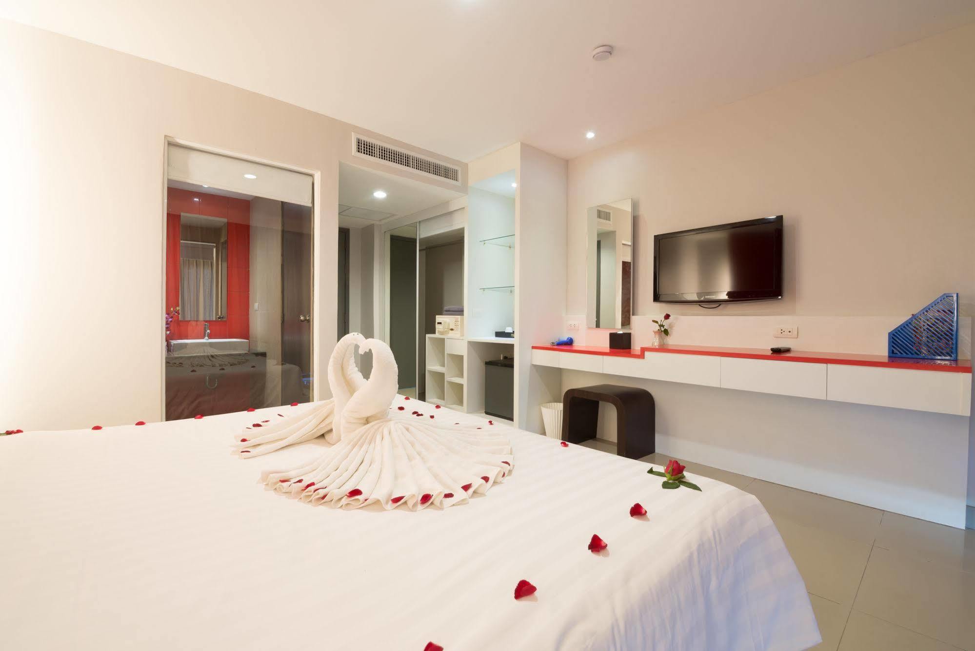 Alfresco Phuket Hotel Patong Dış mekan fotoğraf